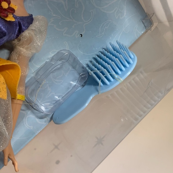 DISNEY PRINCESS FALL FANTASY COLLECTION CINDERELLA DOLL DISNEY STORE EXCLUSIVE - Picture 7 of 8